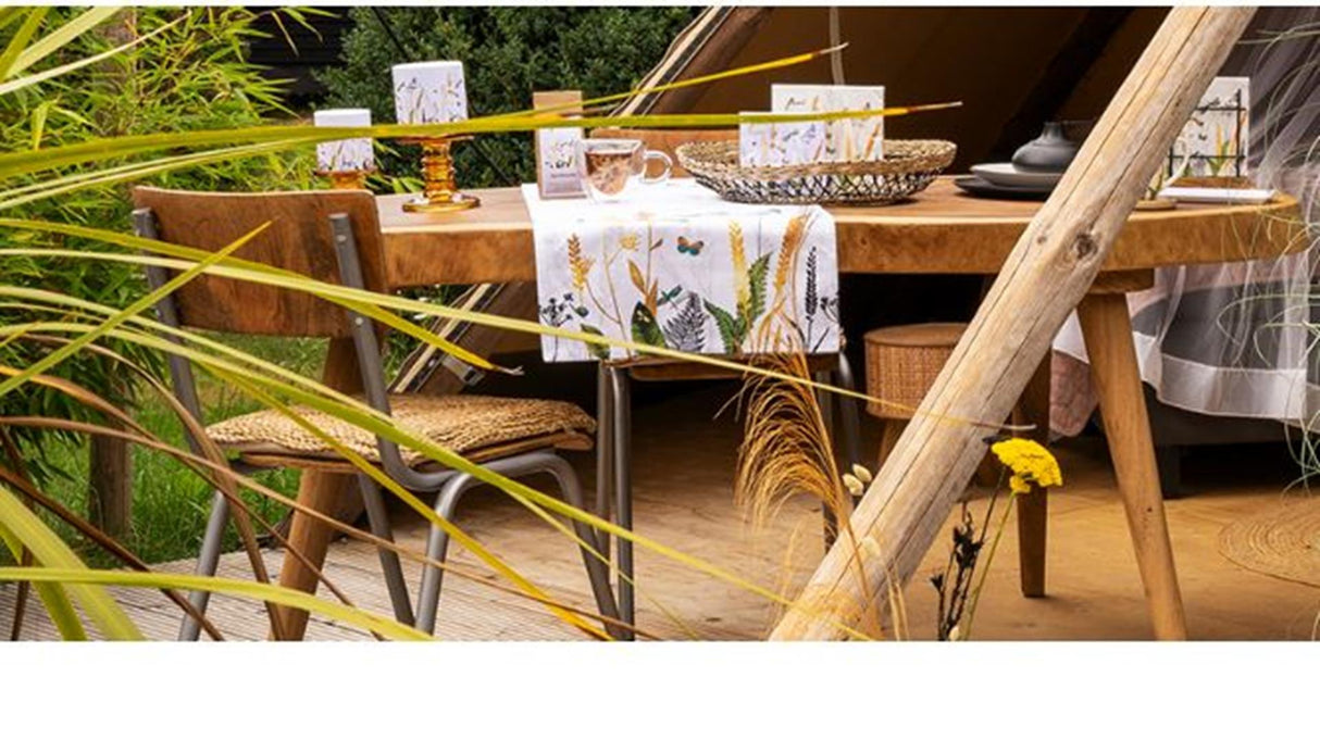 Ambiente chemin de table fleurs ornementales blanc