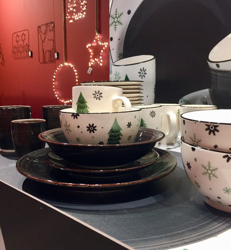 Assiette vivante Svenska en porcelaine avec image d'arbre de Noël Ø26,5 cm
