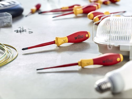 Wiha schroevendraaier | maat sl pzd 2 | klinglengte 100 mm vde geïsoleerd | slim fix | 1 stuk - 36330 - 36330