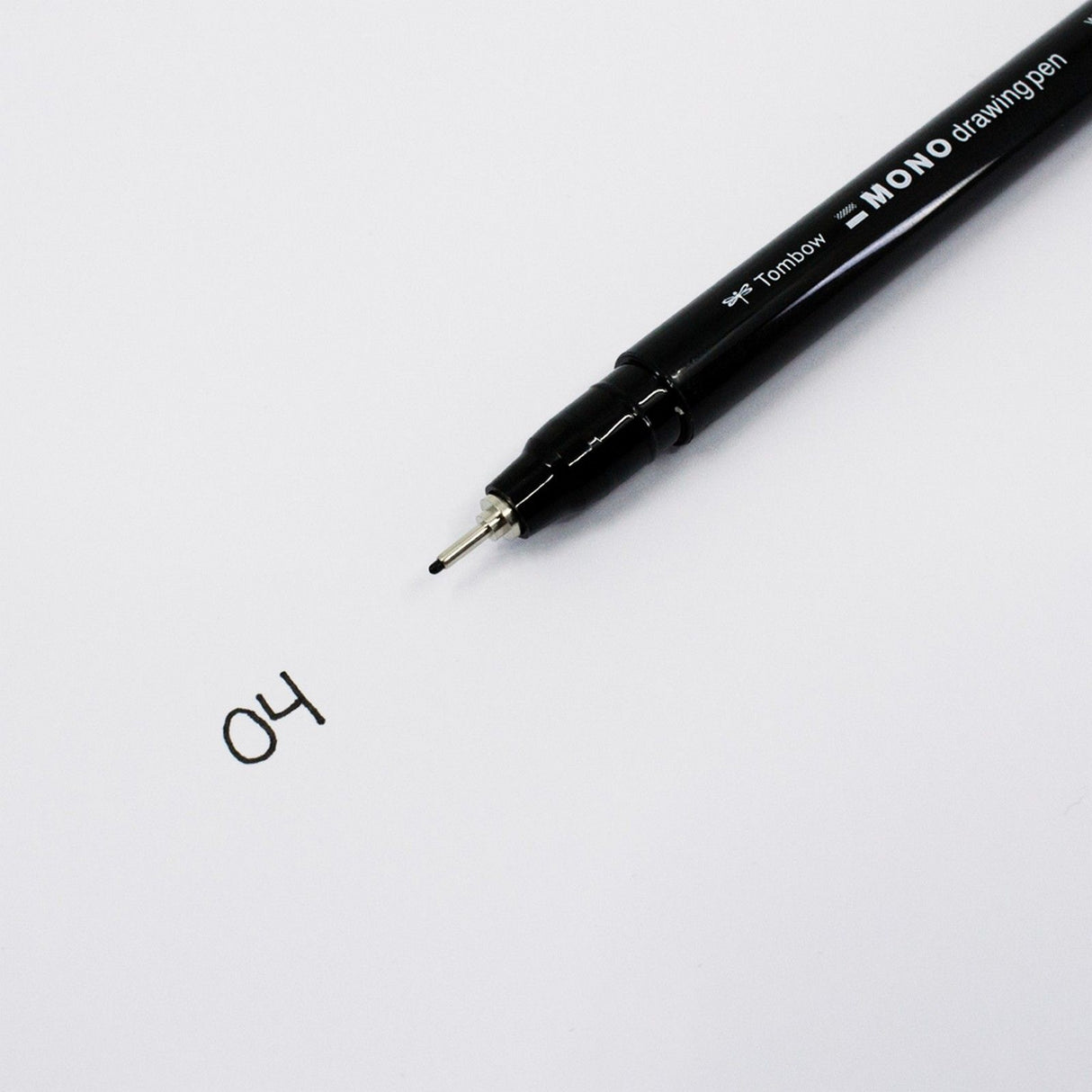 Tombow • stylo à dessin mono fineliner, largeur de trait 04 (env. 0,40 mm), noir