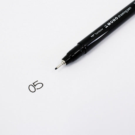 Tombow • stylo à dessin mono fineliner, largeur de trait 05 (env. 0,45 mm), noir