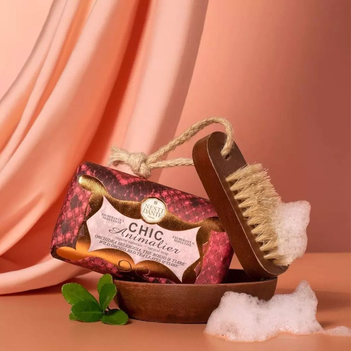 Nesti dante chic animalier orchidée sauvage, feuilles de réa rouge savon tiaré 250gr.